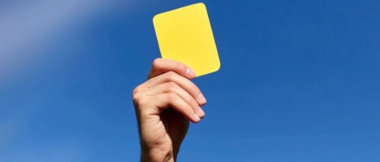 Желтая карточка в футболе